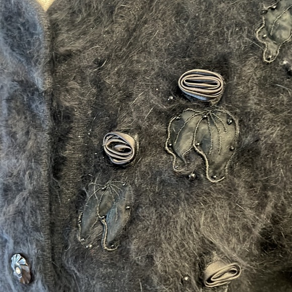 Black Soft Embroidered Roses beaded with fancy buttons Women’s Sweater Size L/XL - Picture 8 of 11